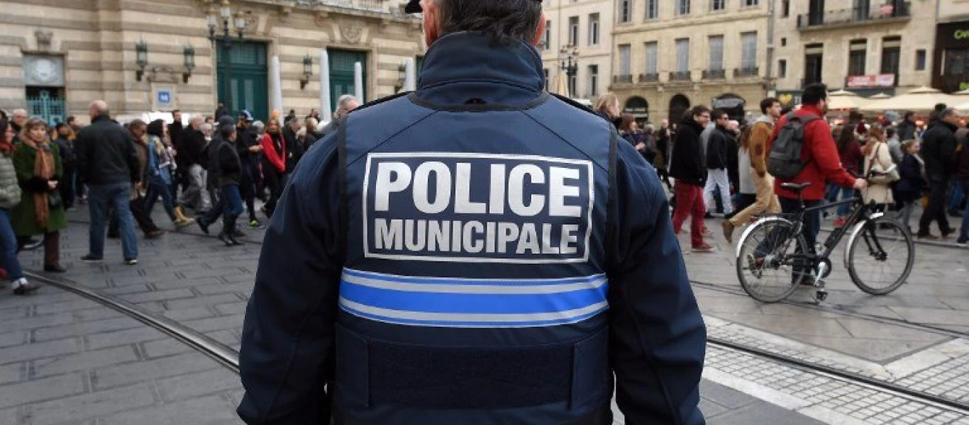 Άνδρας ντυμένος νίντζα ​​επιτέθηκε με σπαθί σε γυναίκες αστυνομικούς στη Γαλλία